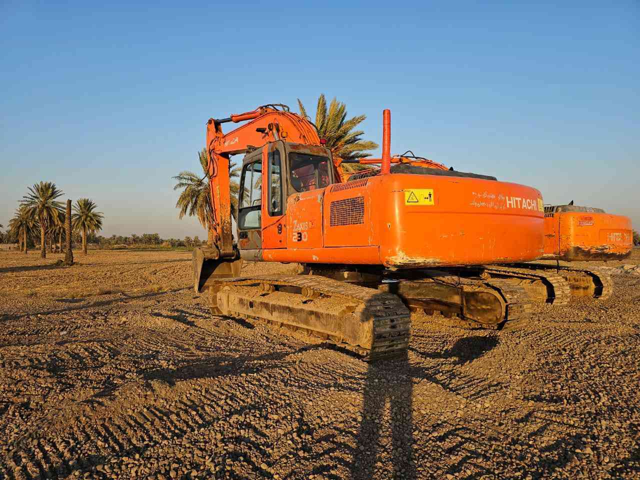 السلام عليكم 
للبيع 
حفاره زت حجم 230 ال سي
موديل 2004 بدون 
محرك جديد 
مضخه جديد 
زناجيل جديد 

السعر 230 $ وبيه مجال للشراي 

معرض العراق لبيع السيارات والآليات الثقيلة 
الانبار ـ الفلوجه معارض الخط السريع 
*********** - ***********
