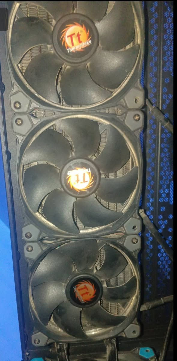 السلام عليكم كيس من شركه ثيرمتك لونه اسود مع مبرد مائي من شركه ثيرمتك اسم المبرد Thermaltake Water 3.0 Riing RGB تكدر تبحث عنه وعن سعره ايضا يجي ويه الكيس 4FAN RGB 

السعر 150 متوفر توصيل لجميع المحافظات


**إذا كنت صاحب هذا الإعلان وتريد حذفه لأي سبب، رجاءا أرسل رسالة إلى الدعم الفني**