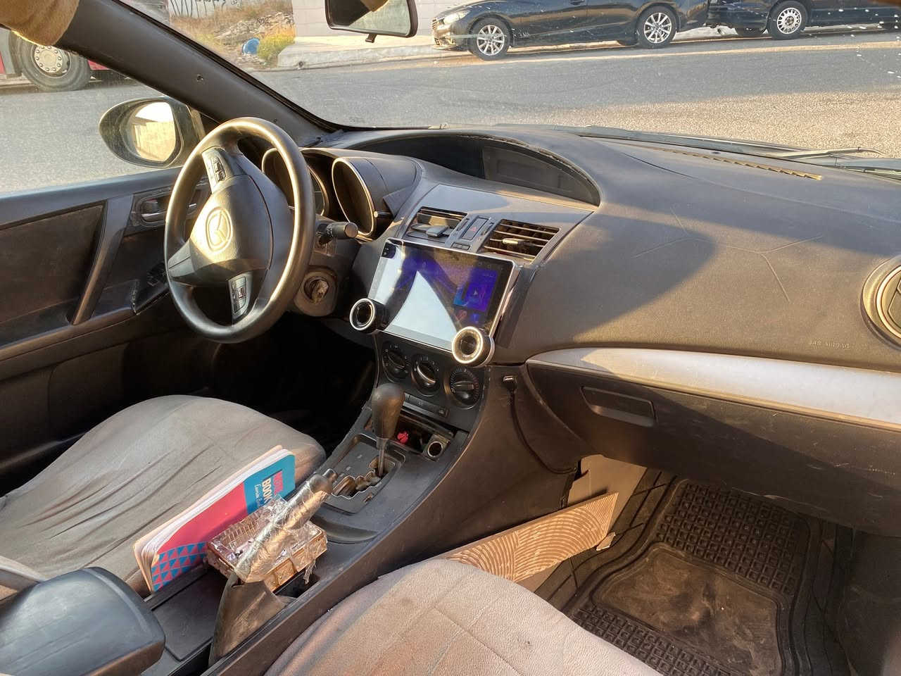 Mazda 3 2012
السلام عليكم مازدا 3 موديل 2012 امريكي مگلوبة السيارة حلوة وكاعدة ونصبتها حلوة تخم تاير جديد محرك 2000 كير ومحرك بشرط رقم السيارة ديالى سنوية لحد 2030 مكان السيارة اربيل 
سعر 50 وبيها مجال 
للاتصال ***********
