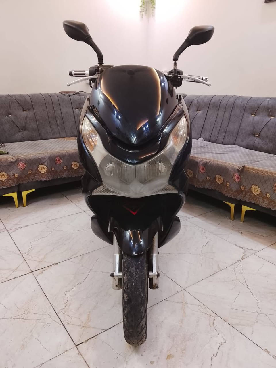 سلام عليكم PCX جيل الاول ياباني jf مكينه ناعمه حيل بلادي ممفتوح علفحص استاند حساس نكره سلف كل وقت شلعه معدل فول أوراق موجوده مكفولة من كل نقص 
السعر مليون او 250 مكاني بغداد الكرخ
 قرب مقهى البيروتي ***********
