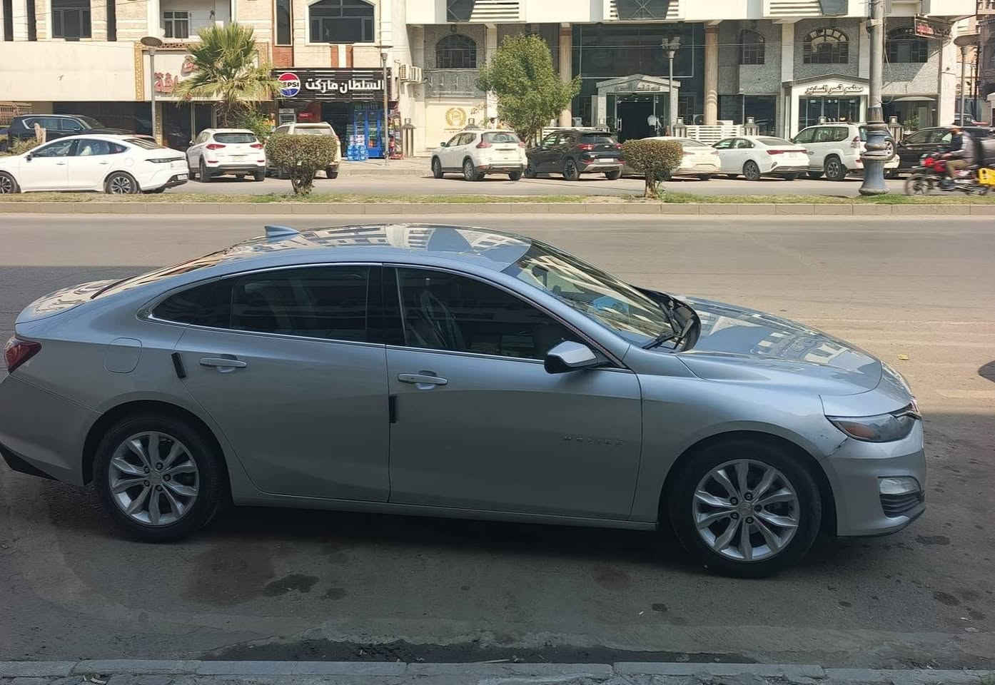 للبيع شيفروليه ماليبو 2022 - فئة LT وارد امريكي
1500 تيربو
رقم بغداد شرط التحويل

الـــــــــــــسعر : الرد تلقائي 📩

بصمة تشغيل (Push Start).
تشغيل عن بعد (Remote Start).                             
فتح بوب وصندوق بصمة -مانع انزلاق
تحكمات استيرن - سايد بريك بصمة
تحكم مري جانبي كهربائي،
نظام إطفاء ذاتي تقليل  وقود - تثبيت سرعة
كاميرا خلفية عالية الوضوح.
كراسي كهربائية (تحكم كهربائي بمقعد السائق )
تدفئة مقاعد أمامية.
نظام تكييف مناخي أوتوماتيكي (تبريد قطعتين - أمامي وخلفي).
جنوط (ويلات) قياس 17 إنش (الألمنيوم الأصلي).
أضواء نهارية LED.
نظام ترفيه متكامل بشاشة
لمس تدعم Apple CarPlay / Android Auto
 جيكها وشوف  وحادثها بسيط جدًا
كلشي واضح بالصور وبدون أي مخفية.     

 السيارة مكفولة من لغود وشواصي
وكلهة على وضع الشركة حتى مي الراديتر
بعدة شركة تجي واشوف وتدلل

المكان السيارة: بغداد 
رقم صـــاحب السيارة: *********** واتساب

لعرض سيارتك على الصفحة بنفس الطريقة راسلنا
