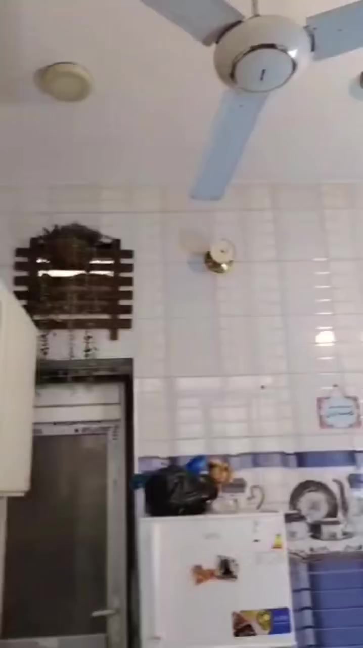 بيع مستعجل بسعر مناسب للبيع بيت مساحه 100 متر طابو زراعي سند 25 طابقين بناء حديث مكان حي الصحه فرع ابو النسر تفاصيل طابق الاولى  غرفه وهول واستقبال ومطبخ  وكليدور مناور اثنين وصحيات داخليه  وخارجيه  طابق ثاني غرفه جبيره بيه سويت ومخزن خارج السطح  عرض شارع 8 متر الوجه مال بيت 7 ونص  لي يريد رقم ابو بيت يدخل خاص انطي اله الاتصال على الرقم *********** لي يتصل يكول من طرف دعاء امانه الله ورسوله سعر 90 بي مجال لشراي صدك
