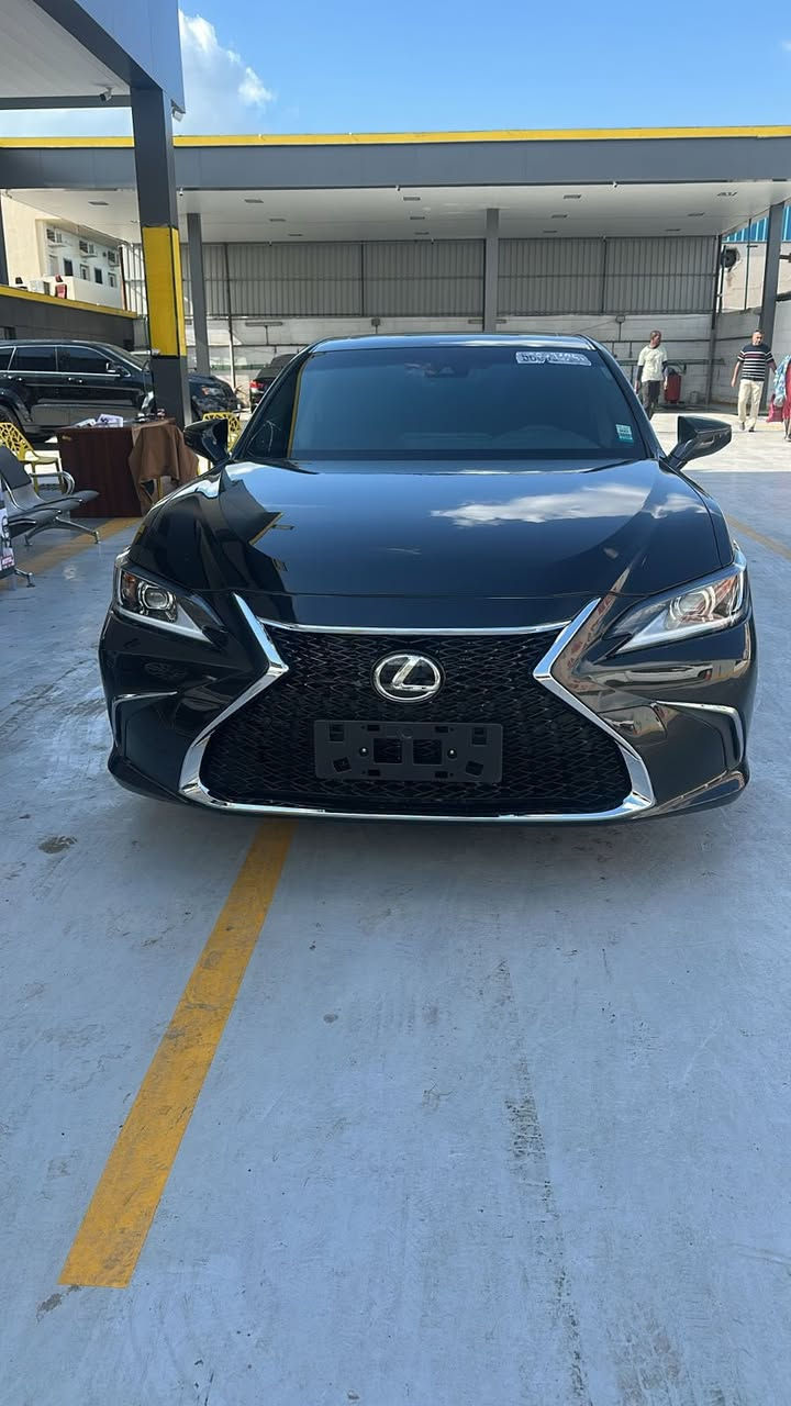 السلام عليكم
للبيع
لكزز 2024 es300 هايبرد
حالياً بالامارات مصلحة وجاهزة
تريد شمال 
تريد بصره 
تدخل كتاب شهداء
السعر بمكانها بالامارات
$21،800وبيها مجال 
للاستفسار 
***********-***********
احمد 
ملاحظة 
صور الحادث مرفقه بالمنشور
السياره من امريكا بيها صبغ صفحة اليمين +جاملغ خلفي اليسار
