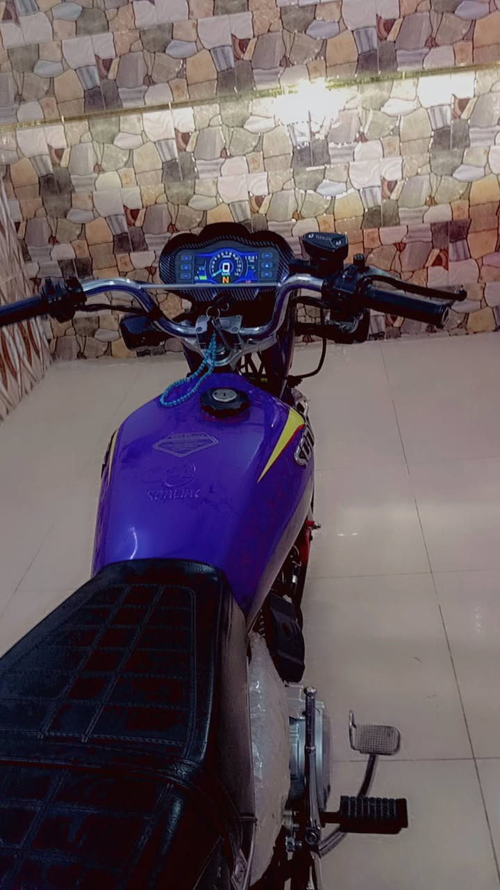 سلام عليكم دراجه سيفان للبيع خير من الله مكينه ناعمه وحلوه شكل شوف عينك نضافه ونصبه موديل 2025 اوراق كامله وصوليه وياها صندوكهة مال دلفري دراجه سبوع صالها عدي دهن جديد بانزين محسن دراجه تخبل سعرها 700 وبيها مجال بكاني بغداد مدينه ***********
