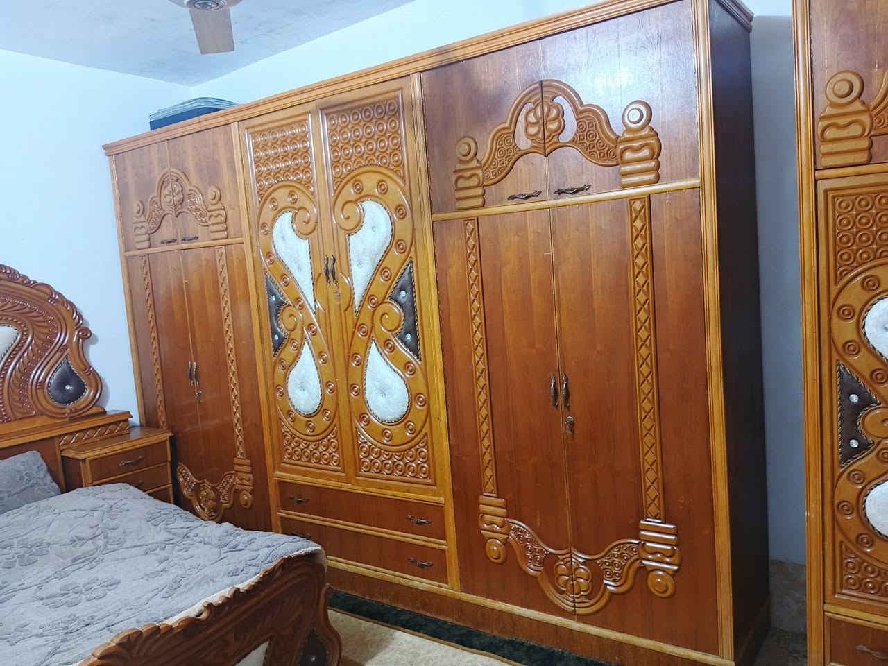 السلام عليكم 
غرفة نوم للبيع 
سعره 650الف بي مجال 
رقم الهاتف ***********
