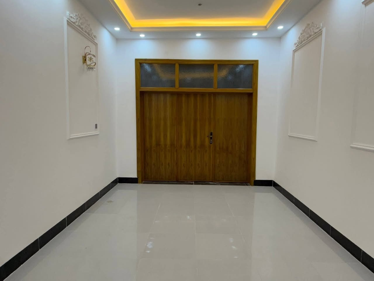 🏠 / دار للبيع مساحه ١٥٠ م طابو صرف 

            واجهه ٧.٥ م / نزال ٢٠ م 

🧱 بناء حديث درجه أولى 

الطابق الاول / مطبخ . أستقبال . هول . غرفه . مجمع صحيات . كراج . حديقه . صحيات خارجيه 

الطابق الثاني/ غرفتين . هول . مجمع صحيات 

🌎 الموقع / شارع ٨٠ بالضباط الثانيه 

للأستفسار أكثر مراجعة مكتب 
#عقارات_أراضي_بابل_الخضراء للمقاولات العامه والتصاميم الهندسية 
شارع ٦٠ .. عمود ٣٠٠ .. مقابل أستدارة علي بقلي 
الشيخ حازم 
أبو حيدر
وسام محمد /***********
