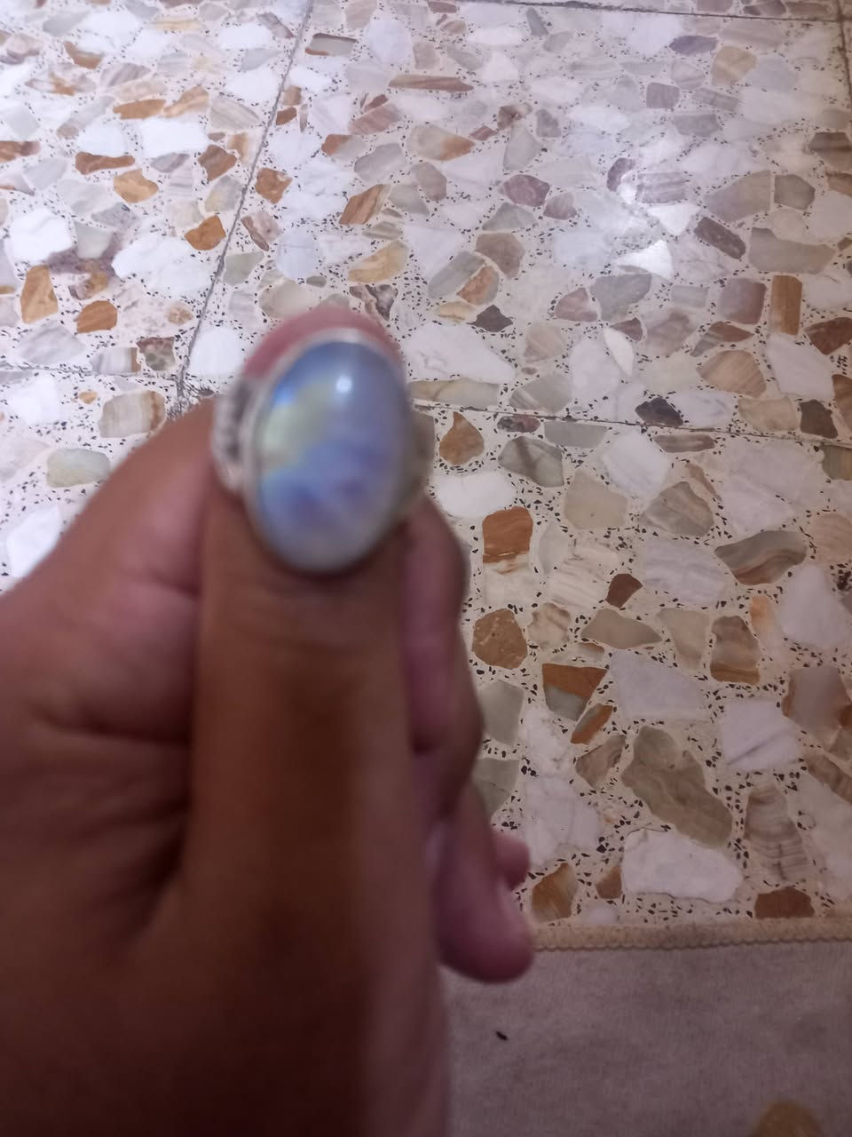 سلام عليكم محبس القمر  البيع يوجد توصيل كافه العراق سعره خاص تصال ***********
