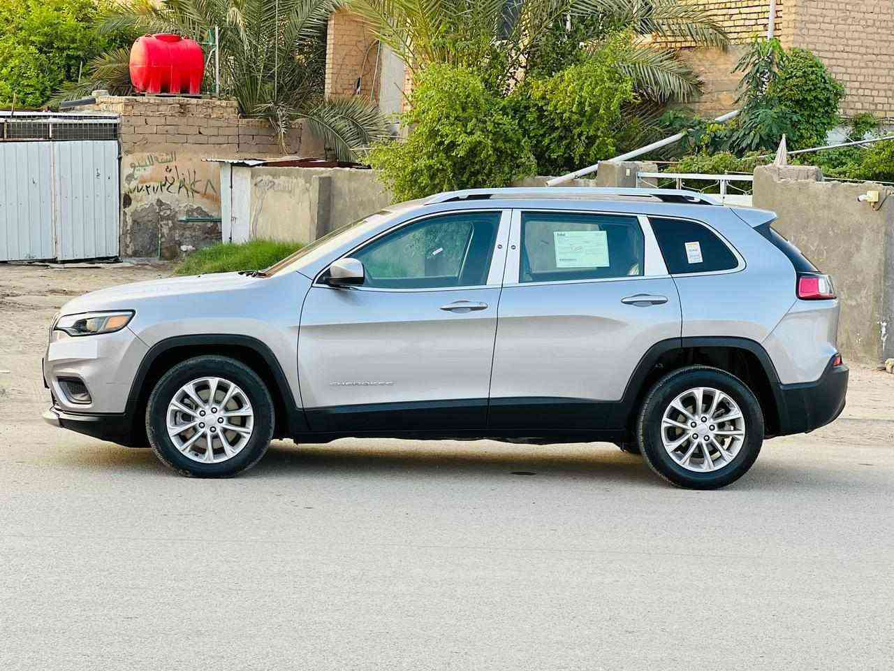 يا الله.  جيب شيروكي بزون 2019 ب اسمي هزه جديد ارقام انكليزي 

كير مكينه حداده كفاله وباقي تفاصيل الجيب معروفه  سياره مال جناي ابد ما متعوبه

تخم تاير جديد حادثه من كدام جدا خفيف ملاحظه تصوير قبل لا اداورها 

السعر 135وبيه مجال بصيط حك الجيه مكان السياره ناصريه الشطره

اتصال ***********
