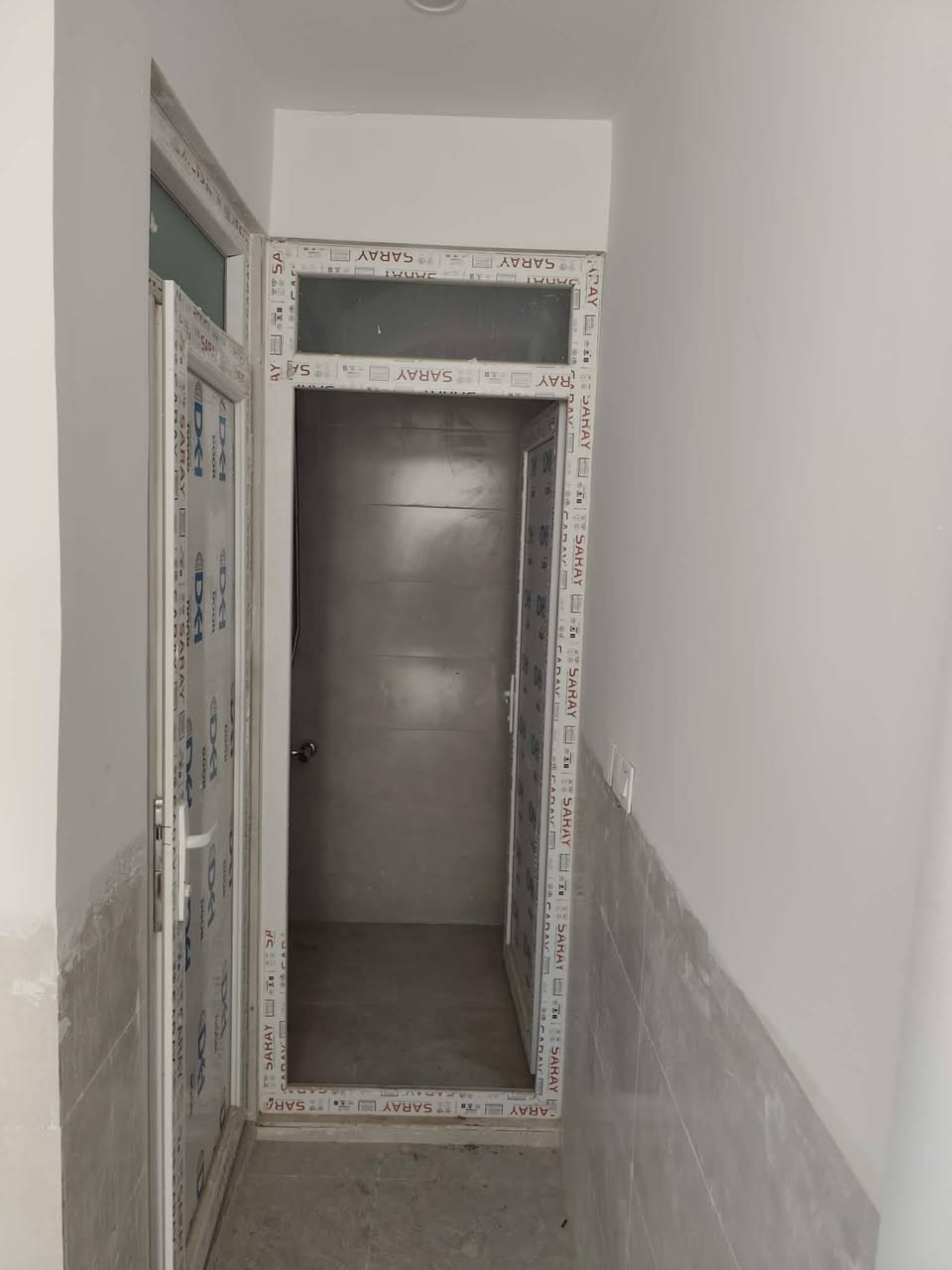 دار للبيع مجمع راسان ستي ركن 150متر جانبه شارع وحديقة سعر 275ورقه نقد يبقى عليه 330قسط
مشمول بل إسكان تكدر تسحب عليها قرض 
***********للمعلومات اكثر أتصل بل رقم
