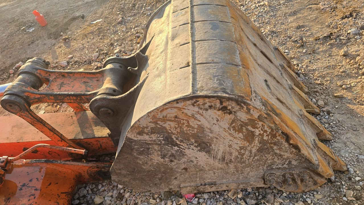 السلام عليكم للبيع جب قياسي زت ثري مكفول من صبغ وفطر كامل جكات وكيله 
العنوان واسط العزيزيه الشارع العام محلات بيت الزهلول الأدوات الاحتياطيه للحفارات الهيتاشي الاتصال حجي واثق 

***********
