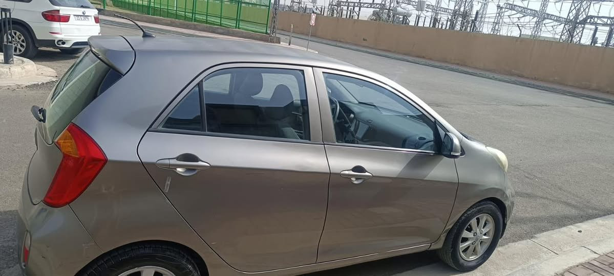 كيا بيكانتو موديل 2013 اللون رصاصي وارد خليجي رقم بغداد السونار موجود بالمنشور ماشيه 107 الف

الموقع مجمع نجمه بغداد طريق ابو غريب القديم 
السعر 72 ورقه
للاستفسار اكثر الاتصال 
***********
