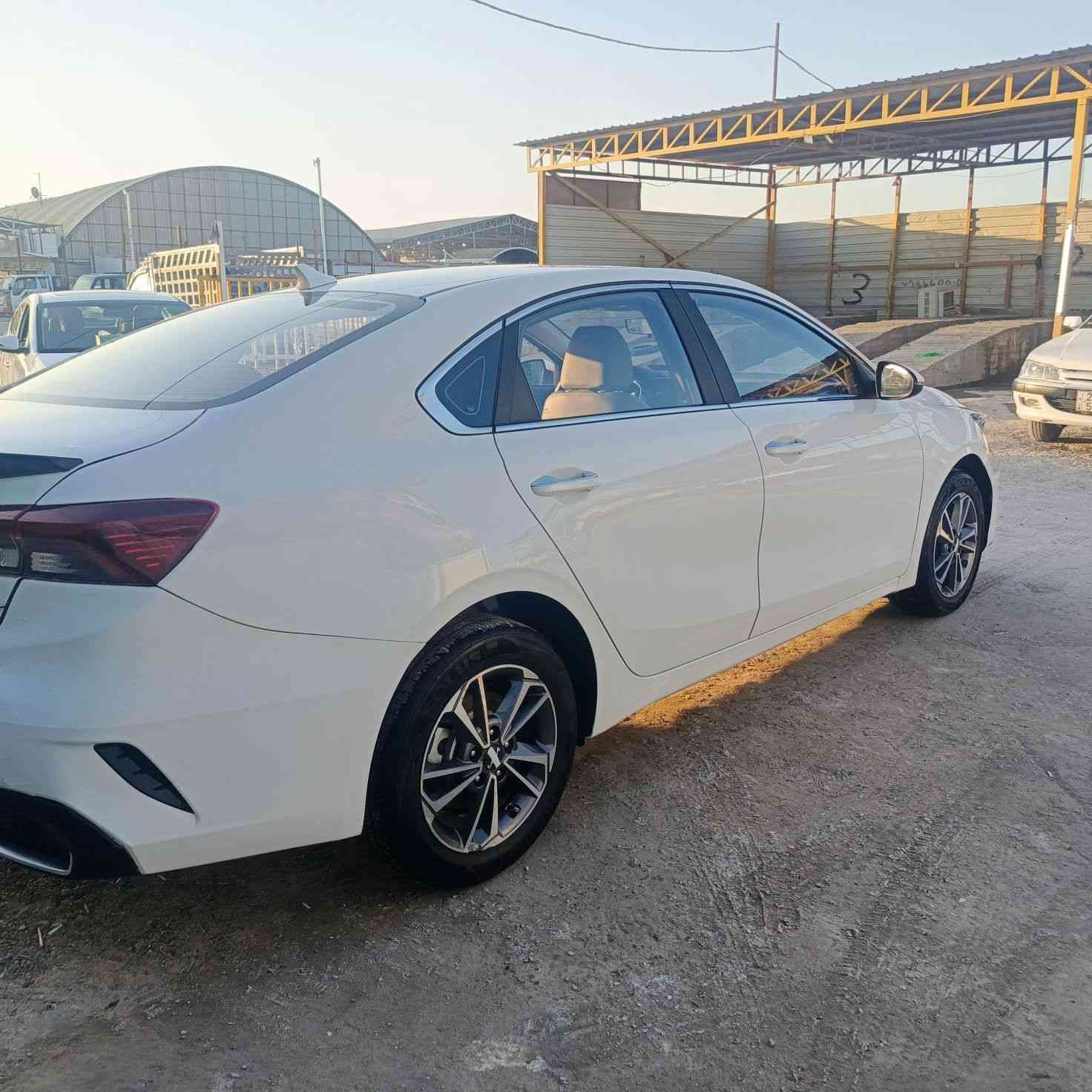 يالله 
k3
2022
فول مواصفات
تبريد قطعتين
دواخل رصاصي
تحكم ستيرن كامل
ماشية ٦٢ وقابلة للزيادة
رقم اربيل تحويل أو وكالة
مكانه نجف
السيارة بيه قطعتين بارد فقط بدون دواخل موشر بالصورة
وباب السائق صبغ
كير ومكينه شرط 
حدادية جديدة
تجميع صيني
السعر ١٣٠ وبيه مجال
للاستفسار الاتصال
مراوس حسب القناعة
‏‪***********‬‏
