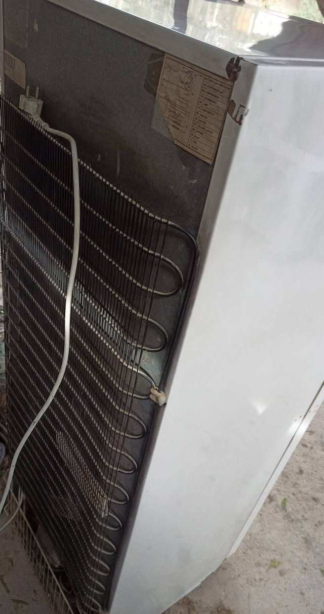 ثلاجة كريازي أصلي باب أول للبيع
150 ألف والسعر بي مجال ، عنوان الحلة نادر الأولى ، 
واتساب :         ***********
