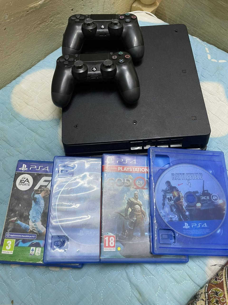 اعاده نشر بسبب الوعود
#متاح
PS 4 بلي 
نضافة 95%
ملحقاتة 
شاحنة يدات
6 عدد يدات 
6 اقراص
مع 6 لعبات 
كامل ملحقات
السعر 350 او مراوس شعندك نزل ❣️.


**إذا كنت صاحب هذا الإعلان وتريد حذفه لأي سبب، رجاءا أرسل رسالة إلى الدعم الفني**