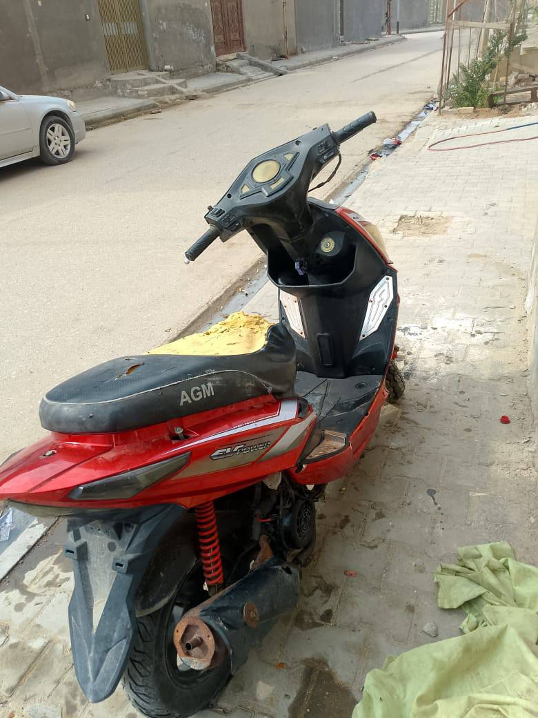 السلام عليكم
دراجه تشتغل هندر سلف 
كهربائيه كله شغاله 
سعره 180 
مكاني باسماوه رقم ***********
