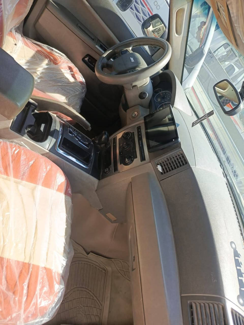 سلام عليكم جيب شيروكي موديل ٢٠٠٥ جاهزة مكينه كير اكسل تخم تاير حداديه رقم بغداد صبغ عام بيه ضربه جنطه سياره جاهزة مكان السيارة الصويرة السعر ٦٧ بيه مجال للاستفسار اتصال ***********
