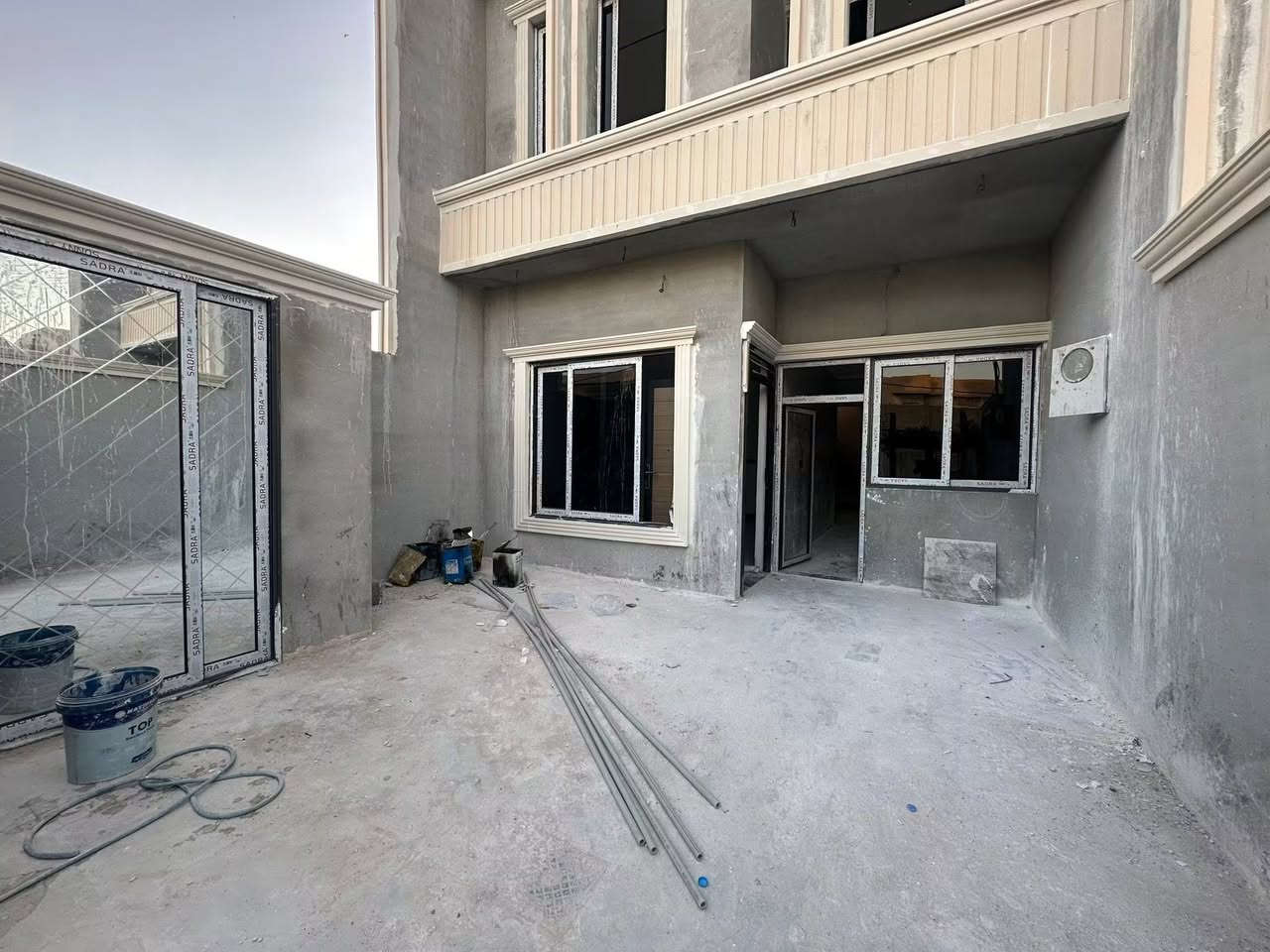 دار للبيع 150 متر طابقين يحتوي على 4 غرف نوم بناء حديث فول مواصفات باقي لمسات اخيره ويجهز الدار طابو ملك صرف في موقع مميز بلبدايات خلف التجاري مباشرتآ في كركوك - حي العسكري - قرب مجمع عرفة الطبي 
***********
