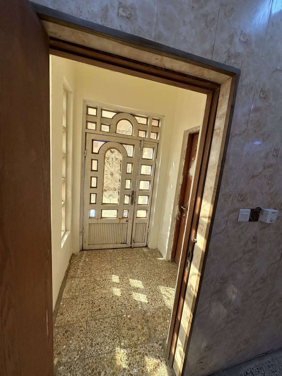 بيت طابقين طابو صرف للبيع المساحه 240  بناء درجه اولى العنوان العوفيه على السايدين نهايه العوفيه يحتوي على 5 غرف + 3 صحيات حمامات وتواليتات عدد 3+ مطبخ بالطابق الثاني ومخزن وصاله كبيره يحتوي على 2 مناور البيت جاهز للسكن  وفارغ حاليا تحويل الطابو مباشر باسم المشتري للاستفسار *********** 
***********
