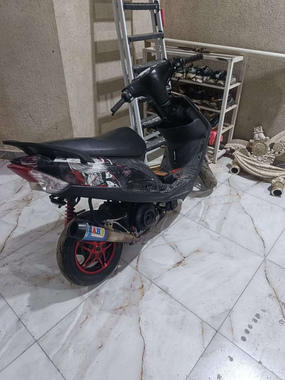 ماكس عدله نضيفه
سلام عليكم ماكس عدله نضيفه بوشه 55 شلعه او معدل تاكل الكاع كلشي ما ناقصها بس الكابريتر تنضيف او تبديل كامله مكمله 

السعر 650 او بيه مجال 

العنوان ميسان ابو شطيب 

تواصل ***********
