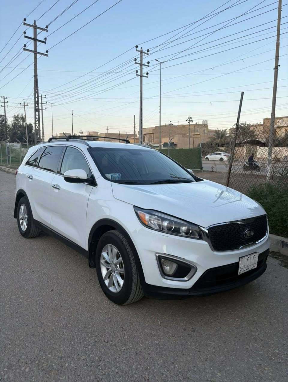 كيا سورينتو 2017 وارد امريكي
6 سلندر
7 راكب تحكمات ستيرن 
حساسات خلفيه 
رادارات خلفيه
تبريد 3 قطع
شاشه كبيره 
تدفئه بالكشنات 
كرسي السائق كهربائي
العداد/ 68 ميل
حره باسمي 
السعر 205 وبيه مجال 
حادثها موضح بالصور تم استبدال بابين امريكي نفس اللون
السياره كلها على وضع الشركه محرك كير تبريد


**إذا كنت صاحب هذا الإعلان وتريد حذفه لأي سبب، رجاءا أرسل رسالة إلى الدعم الفني**