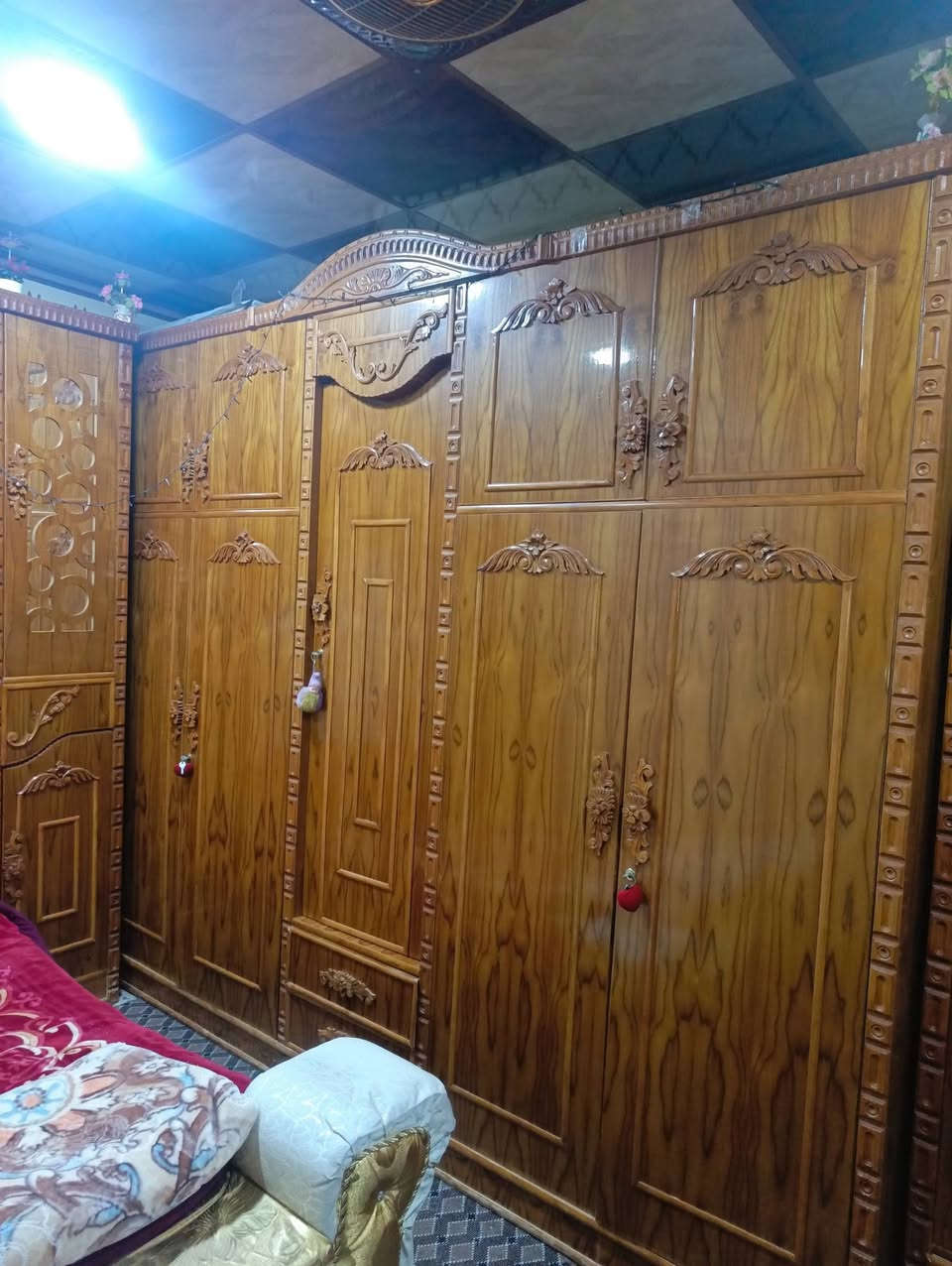 غرفت نوم ملحق فصال عراقي نضيف لمعرفة السعر اتصل عل الرقم ***********
