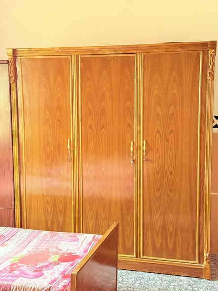 السلام عليكم 

يوجد اثاث مستعمل نضيف جدا للبيع بسعر مناسب المكان بابل جبلة يتكون من كنتور ٣ ابواب عدد ٢ وميز تواليت عدد ١ وجرابي نفر عدد ٣ كل المعروض صاج تسكام درجة اولى صار اقل من سنة من سگمناهن وهسة صارت نيتنا نبيعهن بسبب حاجتنا لافراغ هذه الغرفة لاستغلالها بمجال ثاني السعر المطلوب لكل الاثاث مليون وبي مجال بسيط علما انه كلفني تسكام مليون ونص من يرغب بالشراء الاتصال بالرقم ***********
