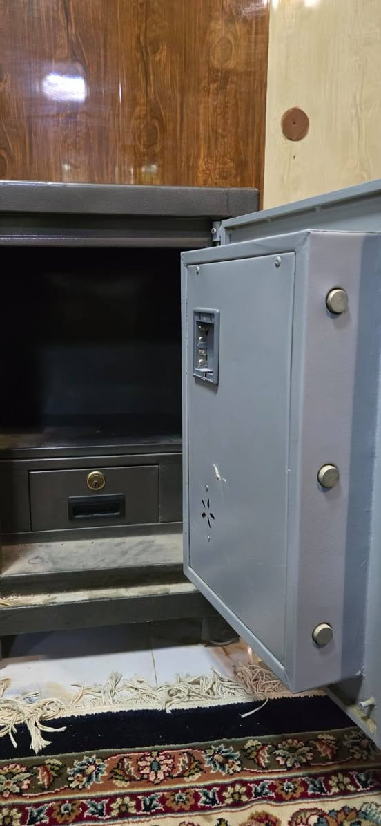 سلام عليكم قاصه جديده كلش سالنه شههر من اشتريناه ب٥٠٠ وهسه اريده ب٢٥٠ وبيه مجال مستعجل عليه وزنه فوك ال٩٠ كيلو ضد الحرائق


**إذا كنت صاحب هذا الإعلان وتريد حذفه لأي سبب، رجاءا أرسل رسالة إلى الدعم الفني**