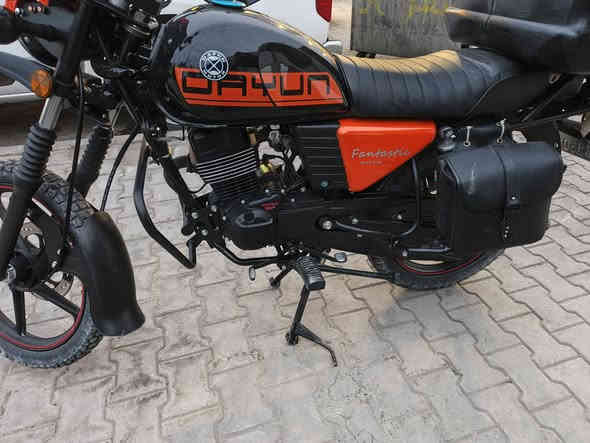 سلام عليكم دراجه دايون للبيع موديل 2025  دراجه رقم أربيل لوحات ثنين انكليزي دراجه اخت الزيرو ماشيه 70كيلو
ويل 18 محرك 200 سعر2350 وبيها مجال
مكاني النجف
موجود تصال وتساب ***********
