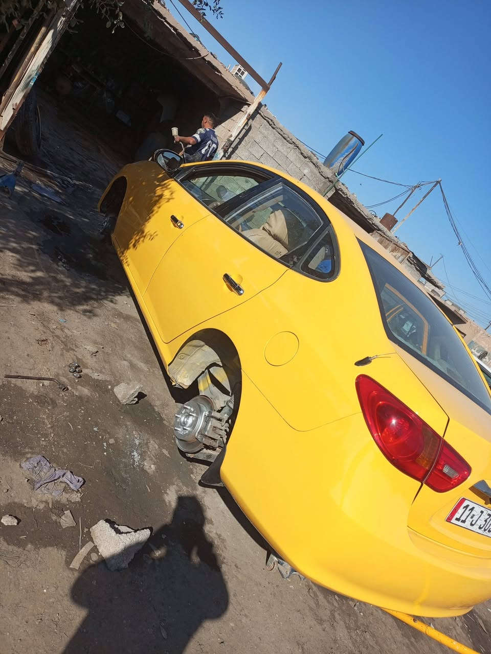 سيارة البيع الموديل 2011
المواصفات خليجي كير و مكينة جديد 
الهاتف ***********
