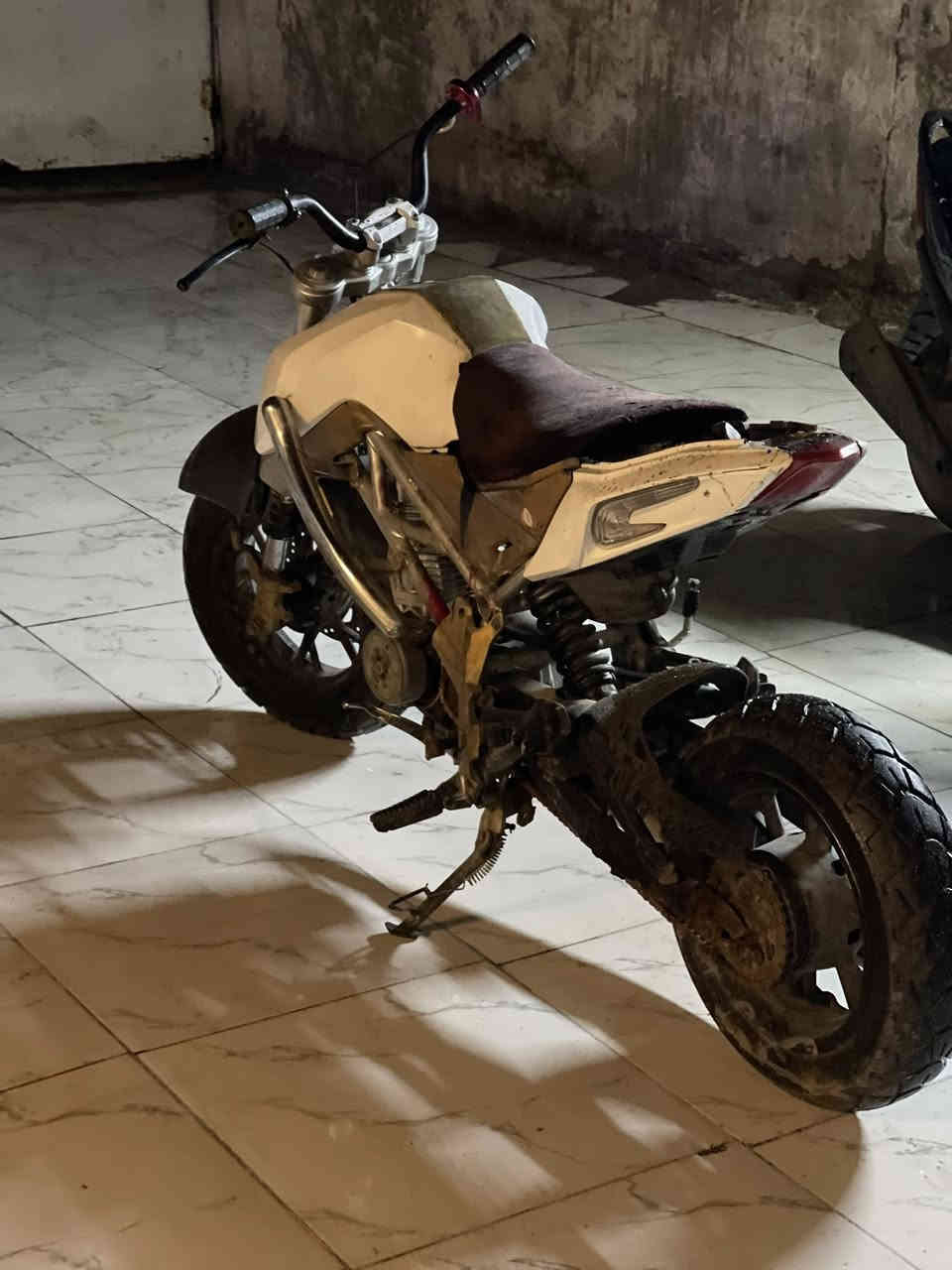 دراجه فرخ البطح او منكار شغاله مكينه ايراني اربعه كير دراجه حلوه ومشيهه حلو مكينه ناعمه يرادله غسله فقط بريك مابيهه سعرهه ٢٢٥ وبيهه مجال للشراي مكاني بصره ابو صخير رقمي ***********
