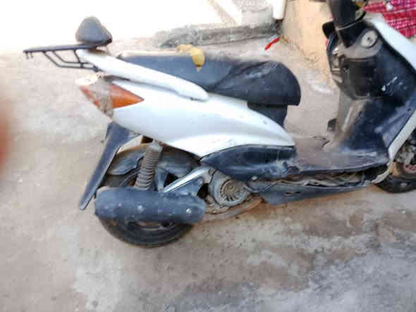 دراجة سكنس عاطلة للبيع السعر 175 الف وبيها مجال مكاني بغداد حي النصر أوراقها أصولية رقمي *********** واتساب فقط
