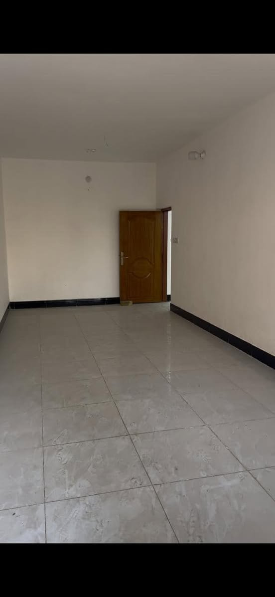 السلام عليكم
بيت للبيع في المحمودية حي السلام المربع الاول شارع الكرار سادس فرع على نفس جهة معرض الكرار المساحة 150 متر الوجه 6 متر والنزال 25 متر طابقين معزولة بشكل كامل بدرج خارجي مكون من كراج كبير واستقبال ومطبخ وحولي وحمام وغرفة نوم والطابق الثاني نفس البناء البيت مرمم جديد ونظيف جدا وجاهز من كل شي اذا تحب ادزلك الموقع راسلني واتس أب
السعر       170  مليون وبي مجال
هاتف      ***********
***********
