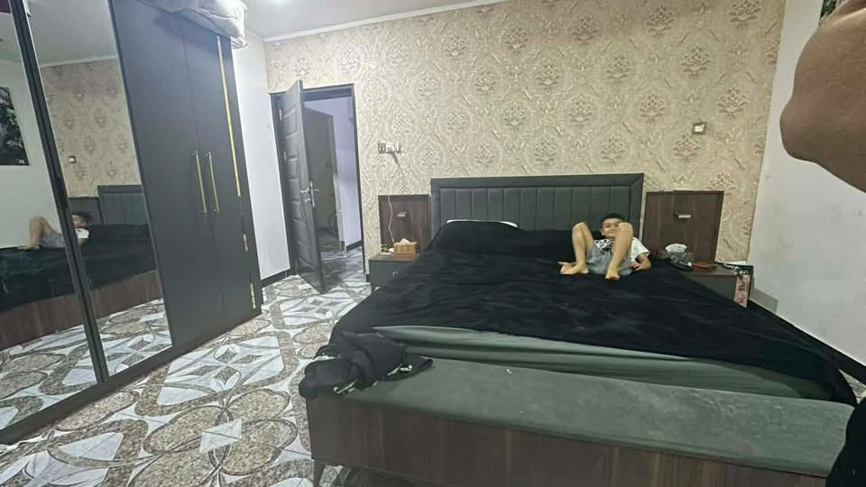 دار 100 متر. طابو زراعي سند ٢٥
مكانه حله قرب مفرك عنانه 

سعره.  25 مليون بيع مستعجله ضرف صحي 

يبعد عن شارع العام 100 متر 

***********
