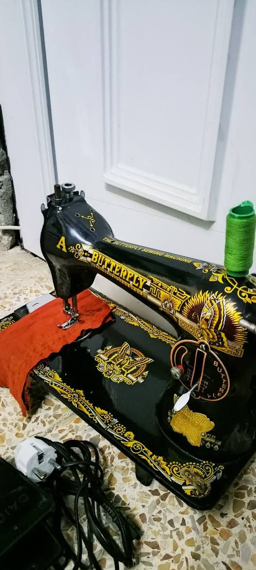 للبيع فراشة🦋 هندي شغاله تخيط فيزون سعرها 50 نضيفه حيل
***********)
***********
