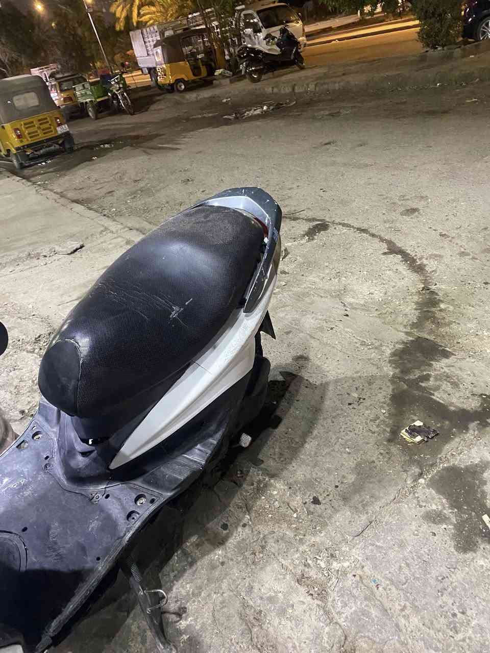 سلام عليكم دراجه سكنس للبيع دراجه حلوه مكينته حلوه ناعمه دبلات شغاله نكره سلف بكل وكت مكاني بغداد شعله اي ستفسار ***********
