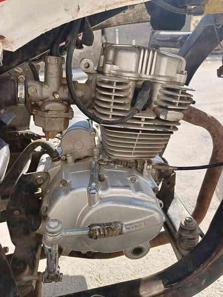 ستوتة موديل 20 أوراق اصولي سلف هندر كهربائيات كلها شغالة 
السعر واحد و500 وبيها مجال قليل مكان سوق الشيوخ 
واتس ***********
