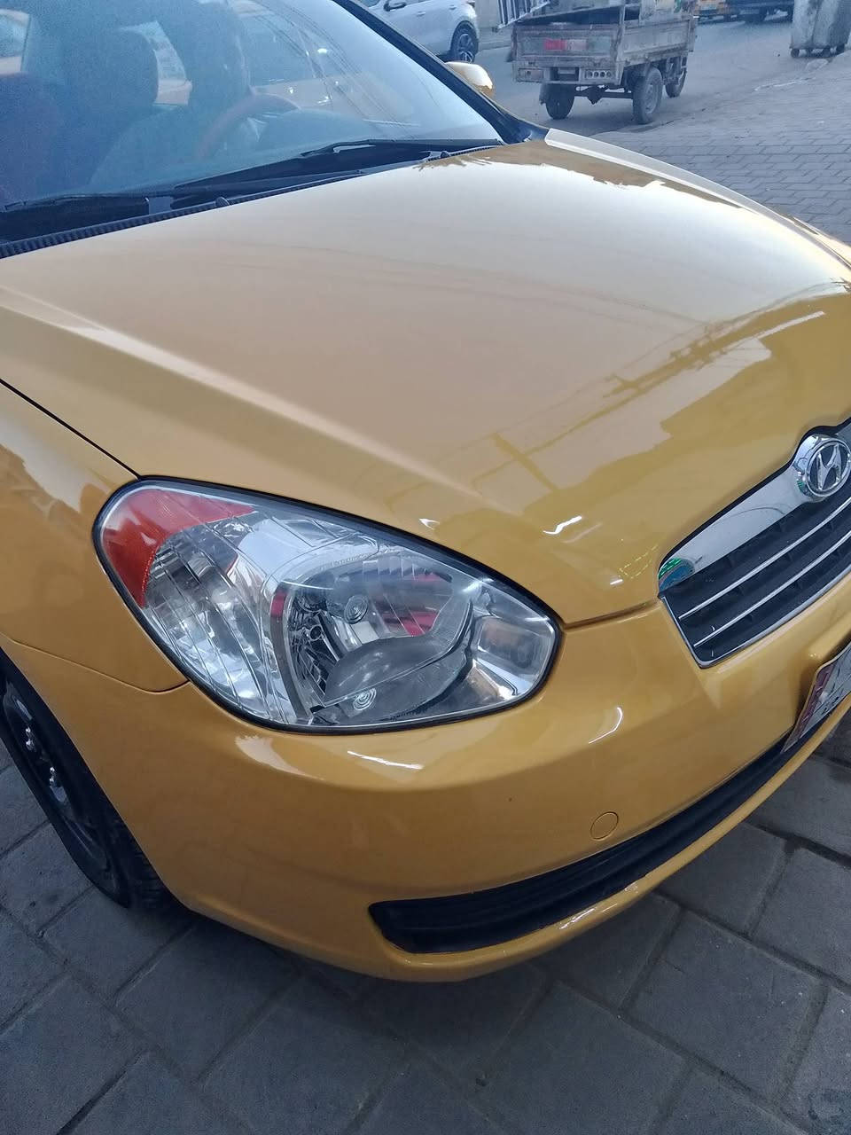 السلام عليكم سياره اكسنت موديل 2011 المقدس وارد امريكي ضربتها باب السايق وقطعه شبر بل حوض الرقم بغداد سياره كلش نضيفه محركها 1600 شاشه + كامره وتبريد وتدفئه وما بيها أي نقص  للتواصل ***********
