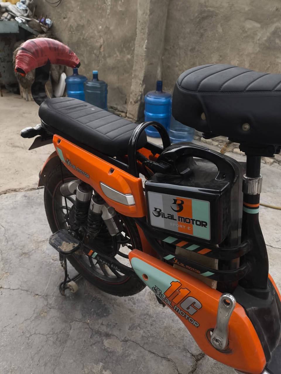 السلام عليكم
اخوان دراجه شحن حجم 20
دراجه لايت زنون بك لايت 
دراجه اربع سرع
دراجه خير من الله 
السعر ب 350وبي مجال 
رقمي ***********
وفيس هم موجود واتساب هم
