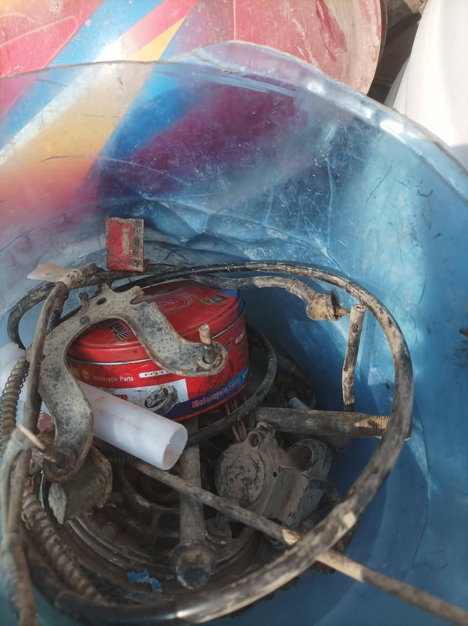 سلام عليكم بوكسر 22 اوراق الدراجه مفصخه محركها مامفتوح غراضهة كله كامله نقص دشبول وضفيره و وتخم اشاير  واكلوب امامي السعر 600 وبيهة مجال مكاني بابل لأسكندريه ***********
