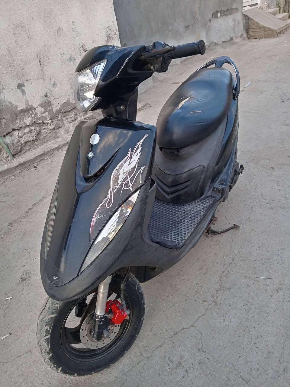 سلام عليكم دراجة ماكس عدلة البيع مكفلة كفالة عامة ختم واحد وية المحرك خير من الله سعر  850 بيها مجال مكان مسيب استفسار الرقم ***********
