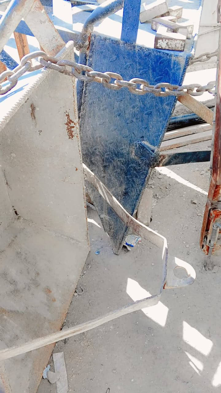 سلام عليكم ونج للبيع 1 طن كامل  نظيف مشتغل قليل للستفسار اتصال ***********
