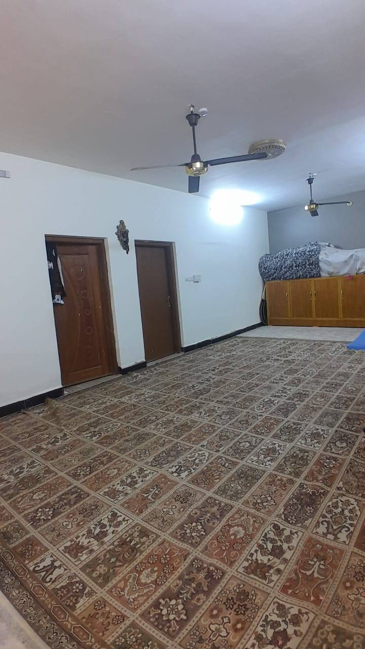 - [ ] السلام عليكم دار للبيع وبسعر مناسب
- [ ] العنوان /   منطقه حي التقيه 
المساحه 250   متر مربع 
الواجهه  12,5  والنزال 20 

يتكون الطابق الأرضي  من —————
استقبال / مطبخ مع غرفين نوم صاله  🛌 +خدمات 
الطابق الثاني/—————————
غرفتين نوم + خدمات مع سطحين مجموع الغرف ٤

السعر والتفاصيل خاص او اتصال 
مراجعة مكتب العبيدي للعقار التقية الاولى شارع 20 
‏*********** واتساب
