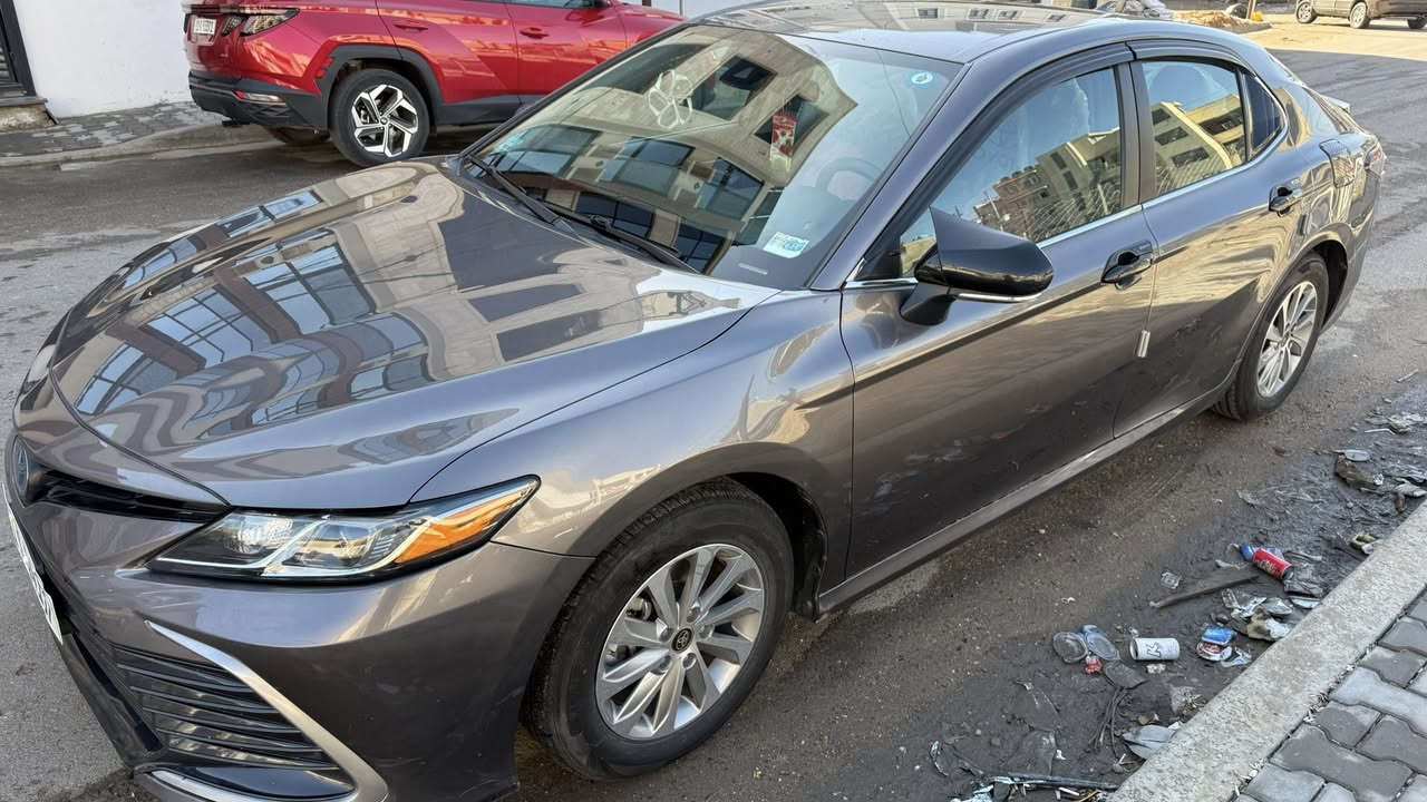 كامري 2022 Le hybrid 
مواصفات
بجم كبس
 تدفئة تبريد 💯
كشن سايق كهرباء 🔌
تخم تاير جديد 
ماشيه 49 الف ميل 
ضررها بيها طخه بالظهر  باب صندوق وتكحيل جاملغ خلفي بدون دواخل بدون ايرباك 
محرك وكير مكفول مامفتوح ابداً 
السيارة فول اقتصادية جاهزة واي مصرف مابيها 💯
مكاني زيونة ***********
عارضها 190$ وبيها مجال 
صور الحادث مرفقة مع المنشور
