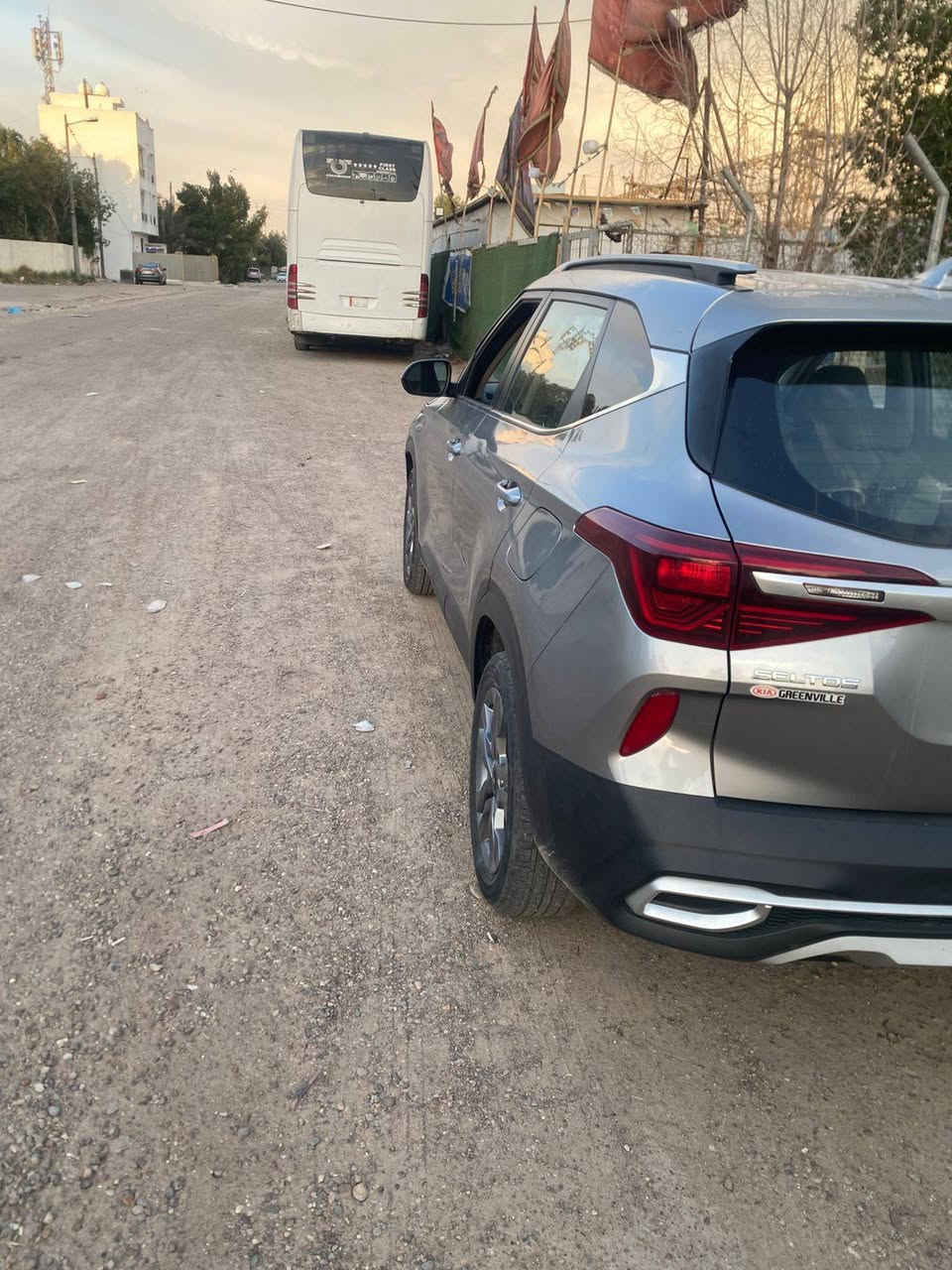 السلام عليكم للبيع كيا سلتوس ٢٠٢١ امريكي بيه جاملغ وبنيد ولسونار بلمنشور السياره مكينه٢٠٠٠دوش المرغوبه  موصفات شاشه ورادارات وحساسات شاشة اعطال لدات نهاريه ماشيه٤٧ الف كير مكينه حداديه  تبريد مكفوله السعر١٢٧ وبيه مجال بصيط للستفسار *********** بغداد الطالبيه
