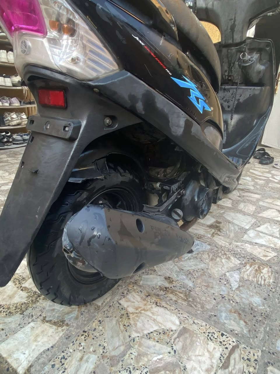 السلام عليكم دراجه ماكس عدله 120شغاله كله مكينه ما مفتوحه بل جيس ما بيه ايي شي بس يحتاج ترتيب  المكان بغداد المشتل السعر 600 رقم ***********
