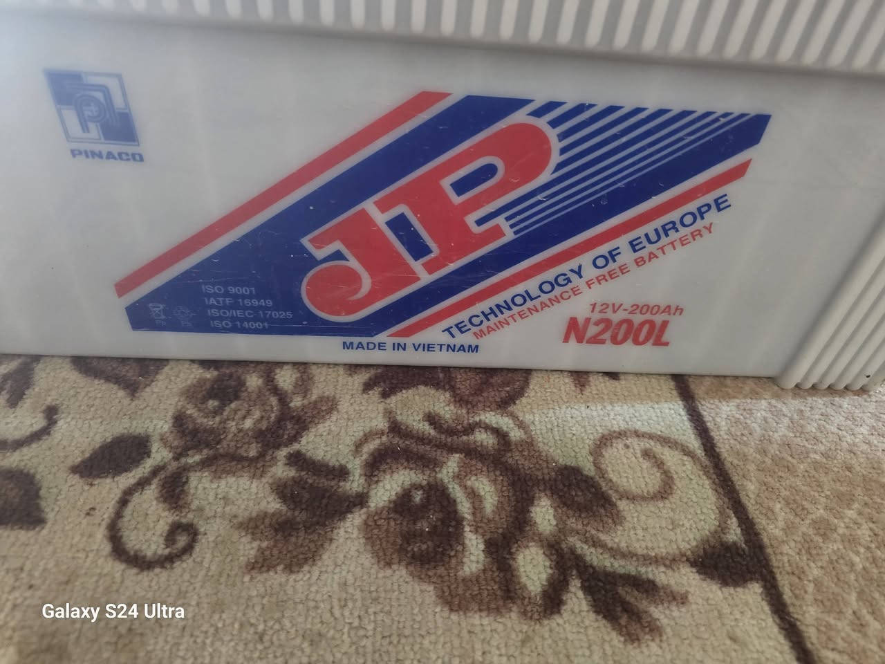 السلام عليكم عاكسه وبطاريه 200 امبير حجم 12 نظيفات جدا وضمان الشغل مكان نجف السعر 250ل للاتصال فقط رقم الهاتف ***********
