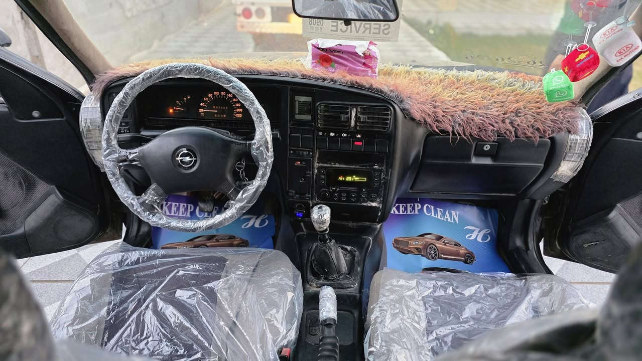 يالله اوبل #اوميكا للبيع موديل 91 محرك 2000 بلادي #السعر38  سنويه لحد 30 داخله هزه جديده اخوان السياره #بلاديه بدون #صبغ بدون #معجون بدون #ضربه #وخويس #مامعمره شرط على #وضع #الشركه تخم تاير جديد #كهربائيات شغاله فتحه سقف شغاله مسجل شغال ترايك 180 مكاني رمادي #للاستفسار ***********
