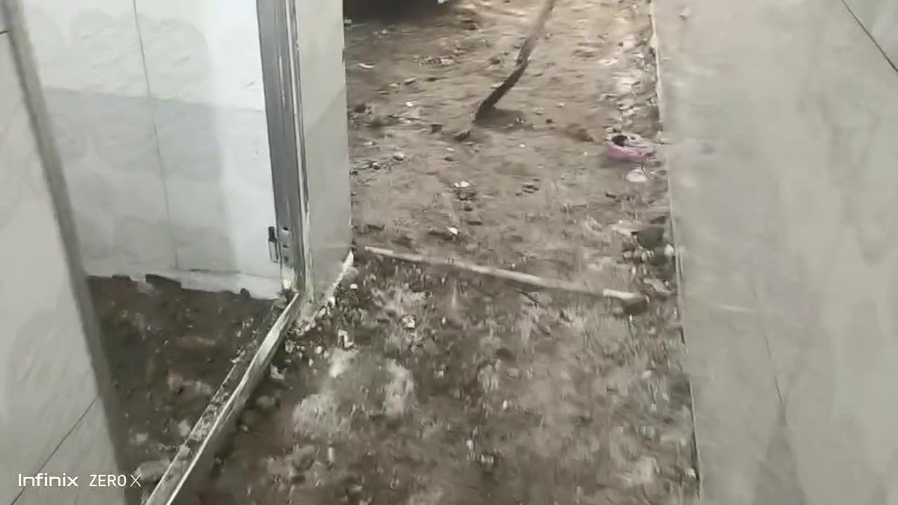 سلام عليكم خلفه سيراميك وكاشي وبورسلين ومرمر ودرج وكادر ترميم كافت انواع الترميم شغل درجه اوله بغداد ***********
