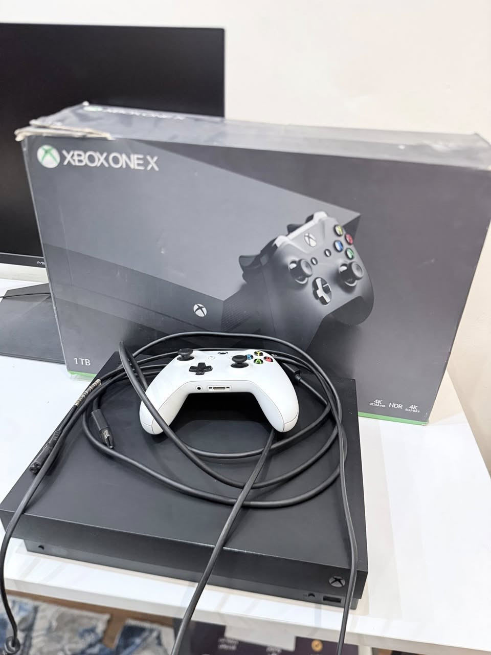 للبيع XBOX One X
• الحالة: نظيف جداً، استخدام خفيف
 • السعة: 1 تيرابايت
 • اللون: أسود
 • الجهاز ما داخل صيانة 
 • يشتغل بدون أي مشاكل
 • يد تحكم أصلية
 • يدعم دقة 4K
 • مناسب لكل الألعاب

السعر: 195بي مجال 
الموقع: بغداد البلديات 
للتواصل: خاص او واتساب 
رقمي: ***********

