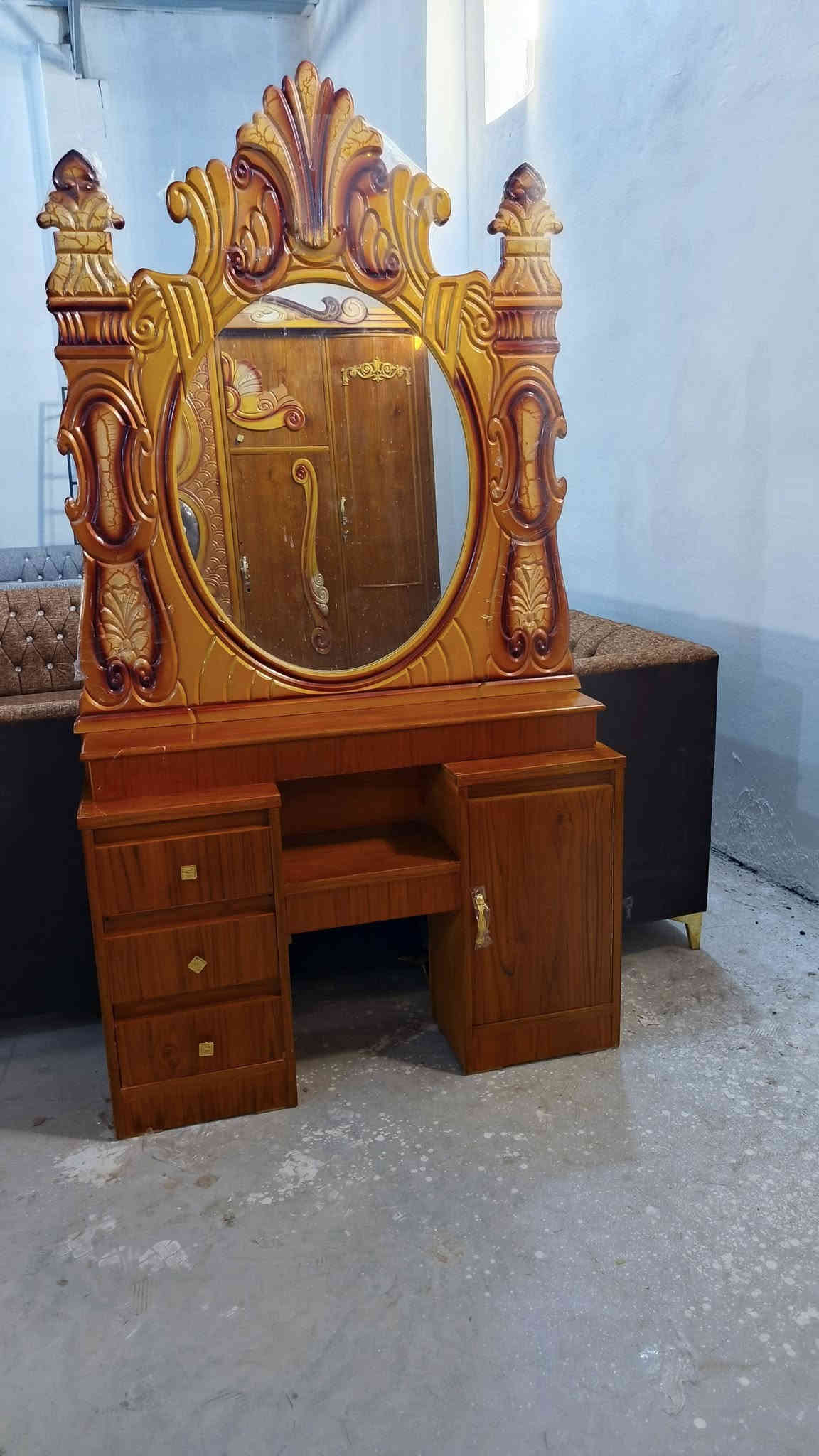 السلام عليكم غرفه البيع استعمال قليل كلش السعر 750وبيه مجال المكان هبهب الستفسار أن تصل ***********
